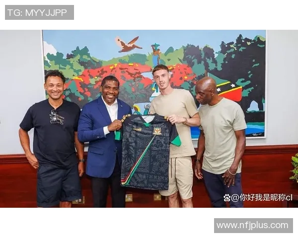 街头偶遇足球巨星：球场英雄化身普通人，引发热烈围观和惊喜互动